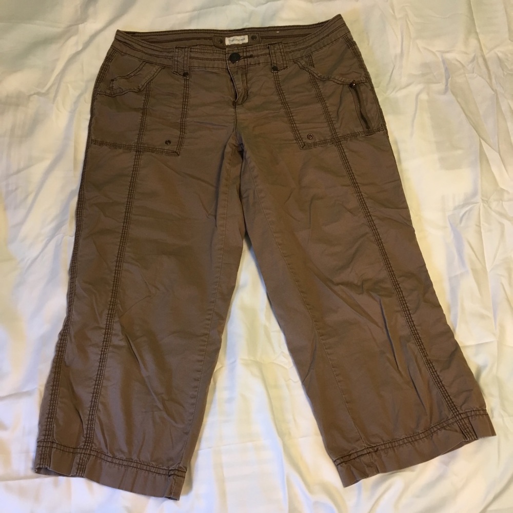 Tan capris